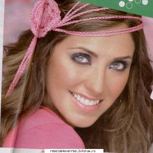 Annie--Poze - )...she see..her life in pink:) - Annie